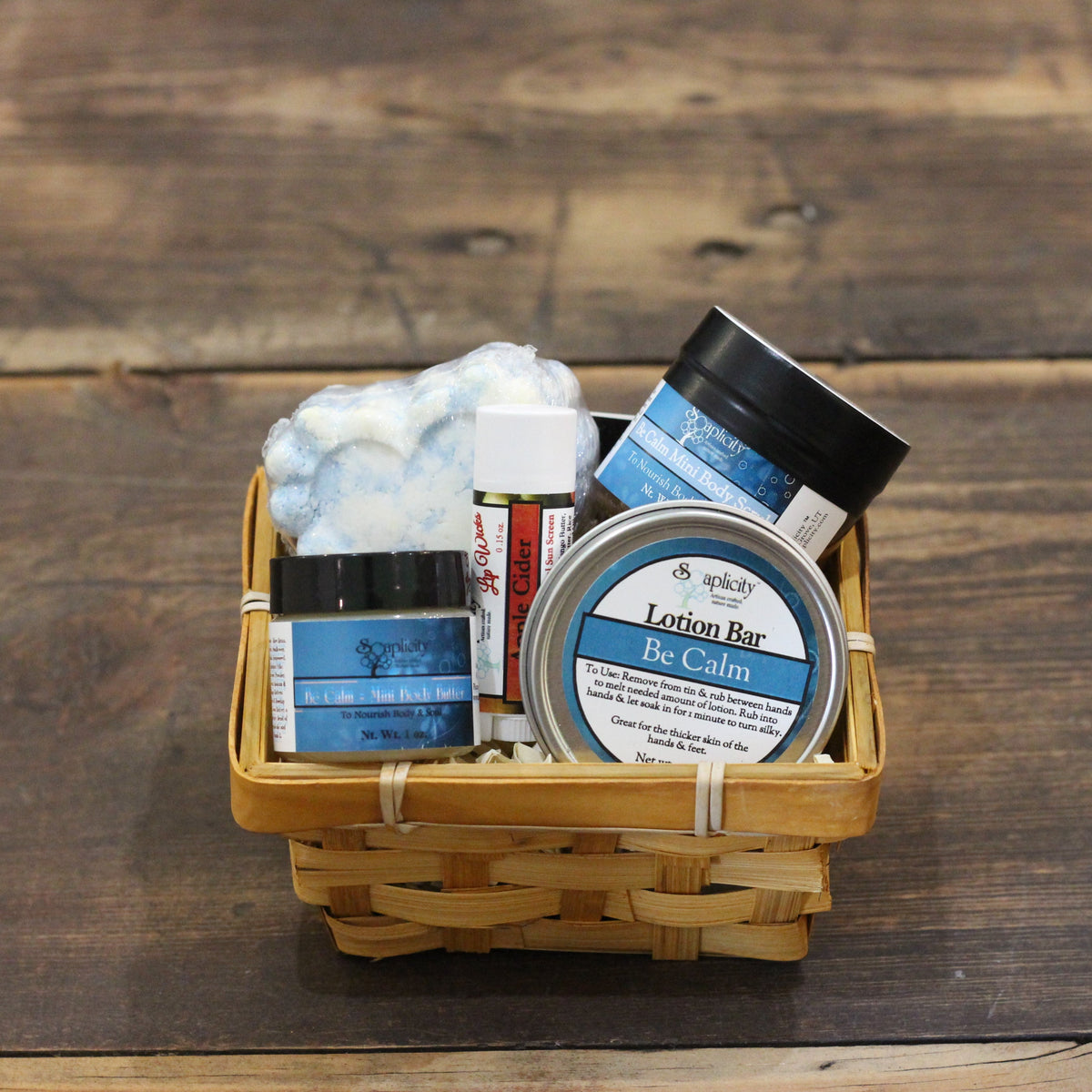 Soaplicity Scentastic Small gift set in Be Calm, woven basket with body care items