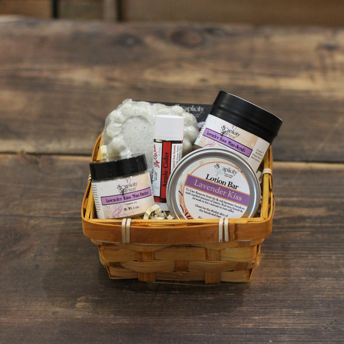 Soaplicity Scentastic Small gift set in Lavender Kiss, woven basket with body care items
